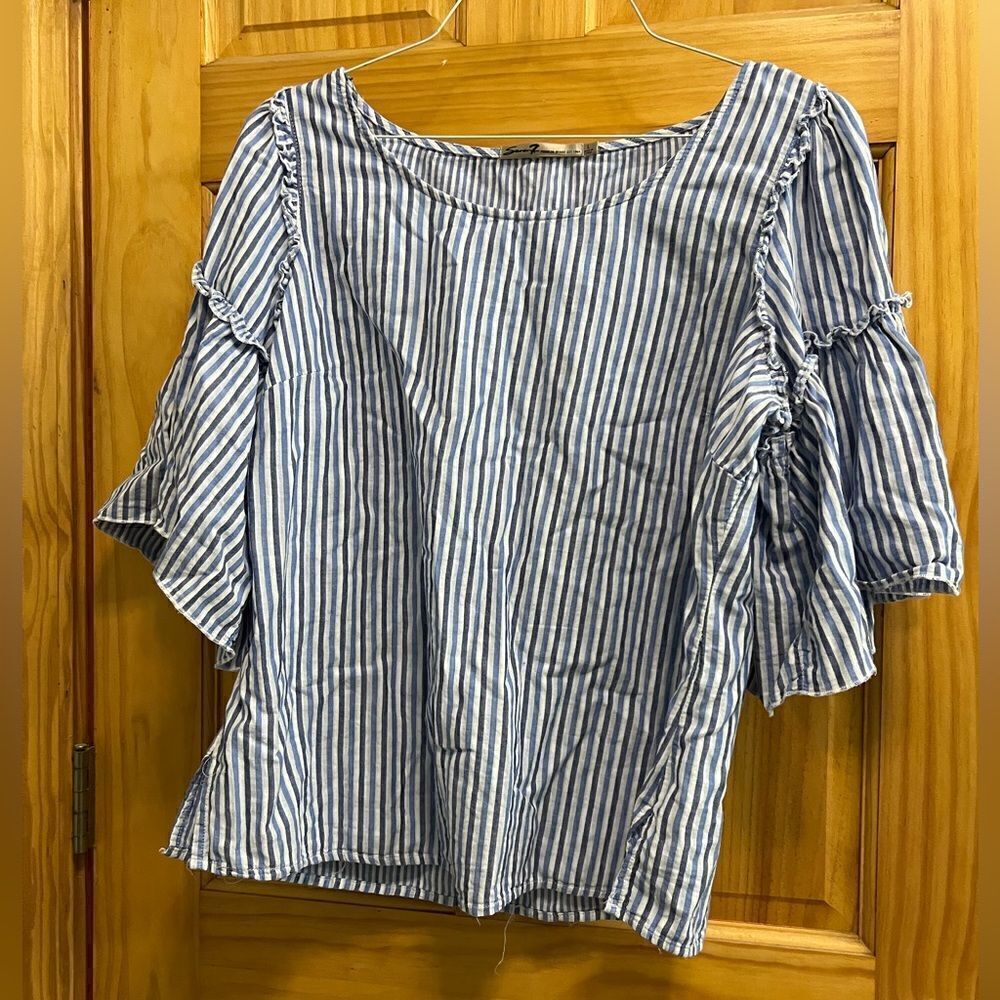 Beautiful blue and white Seven7 size large blouse